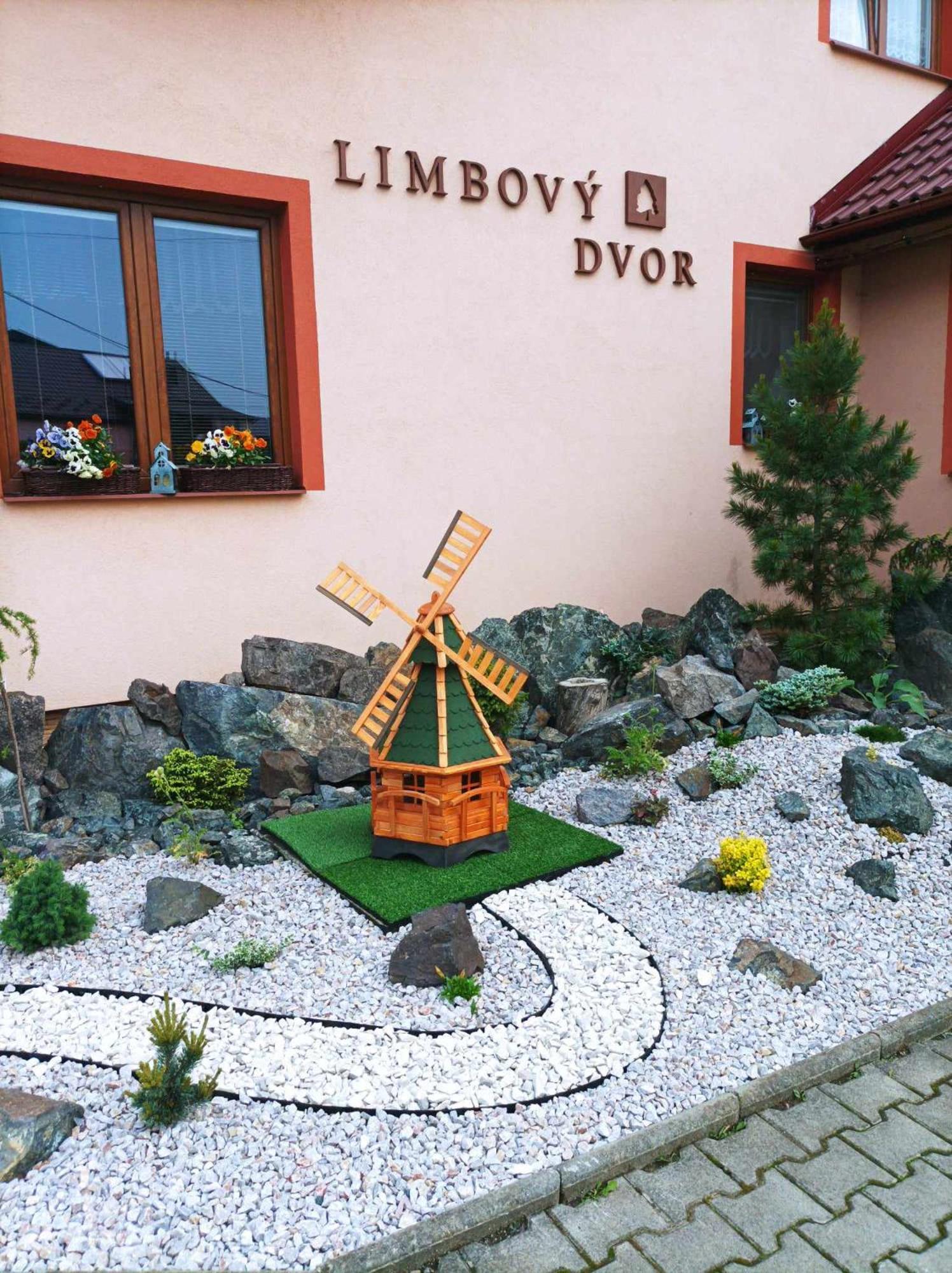 Pezion Limbovy Dvor Hotel Vrbov Ngoại thất bức ảnh