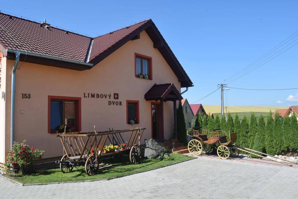 Pezion Limbovy Dvor Hotel Vrbov Ngoại thất bức ảnh