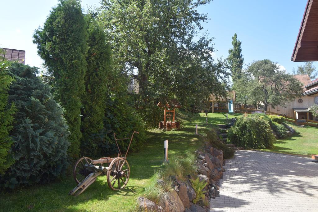 Pezion Limbovy Dvor Hotel Vrbov Ngoại thất bức ảnh