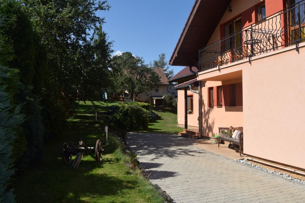 Pezion Limbovy Dvor Hotel Vrbov Ngoại thất bức ảnh