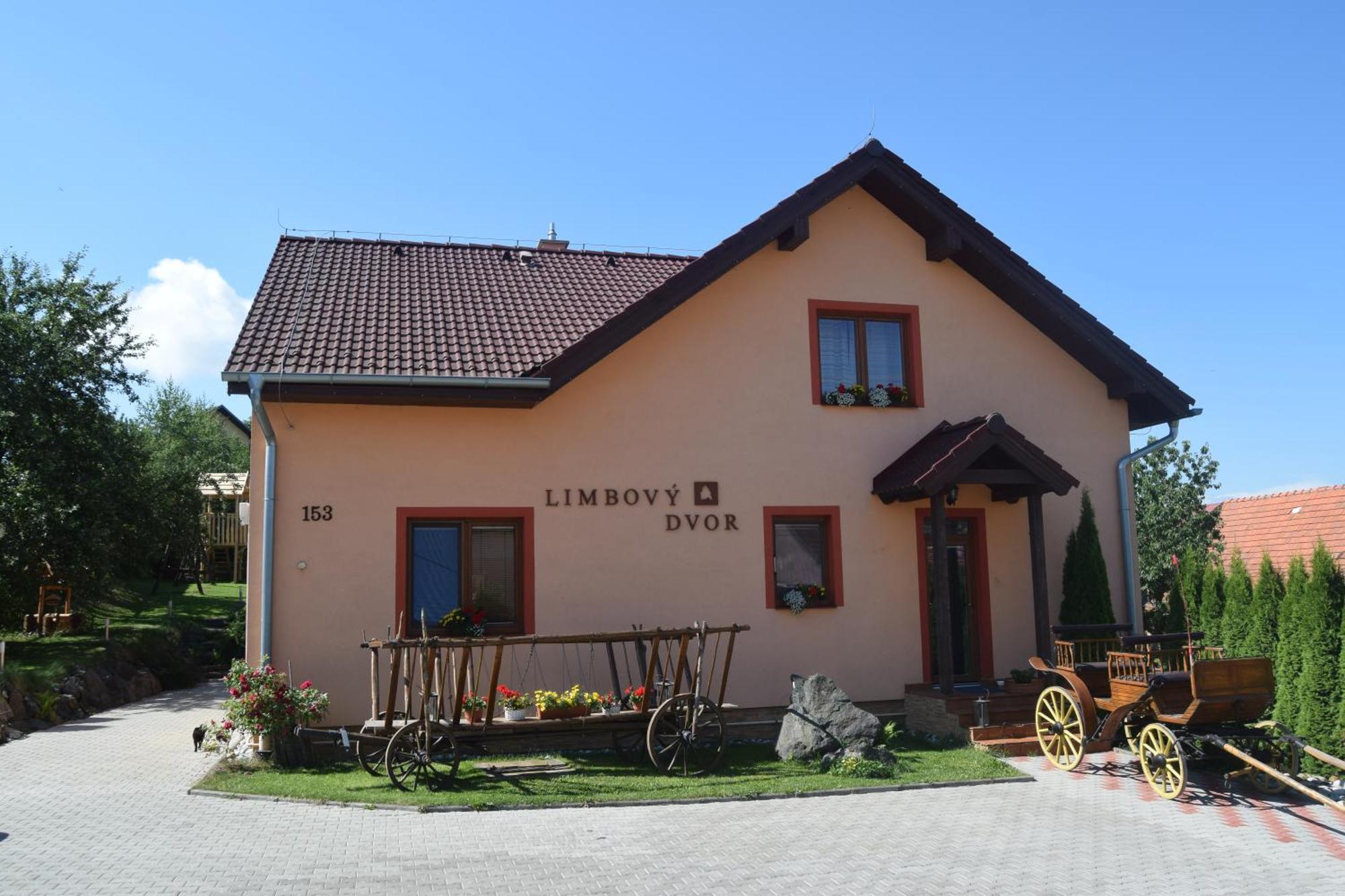 Pezion Limbovy Dvor Hotel Vrbov Ngoại thất bức ảnh