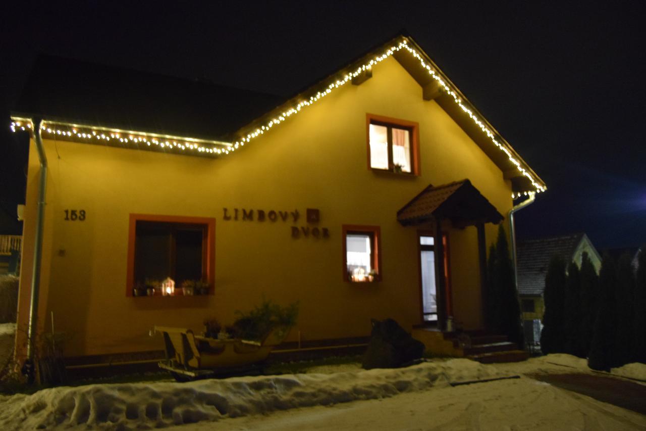 Pezion Limbovy Dvor Hotel Vrbov Ngoại thất bức ảnh