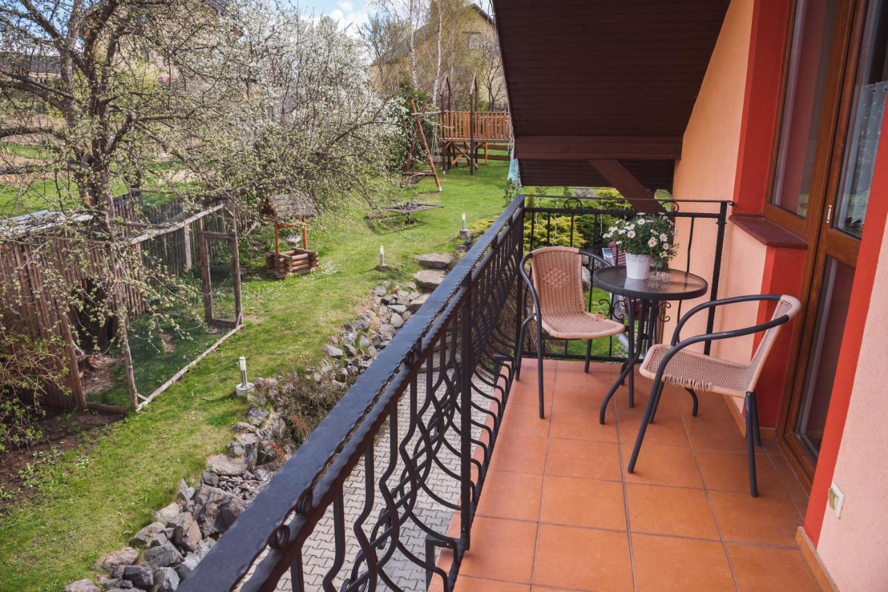 Pezion Limbovy Dvor Hotel Vrbov Ngoại thất bức ảnh