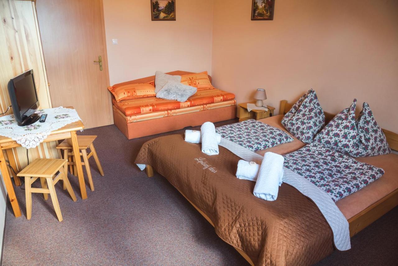 Pezion Limbovy Dvor Hotel Vrbov Ngoại thất bức ảnh